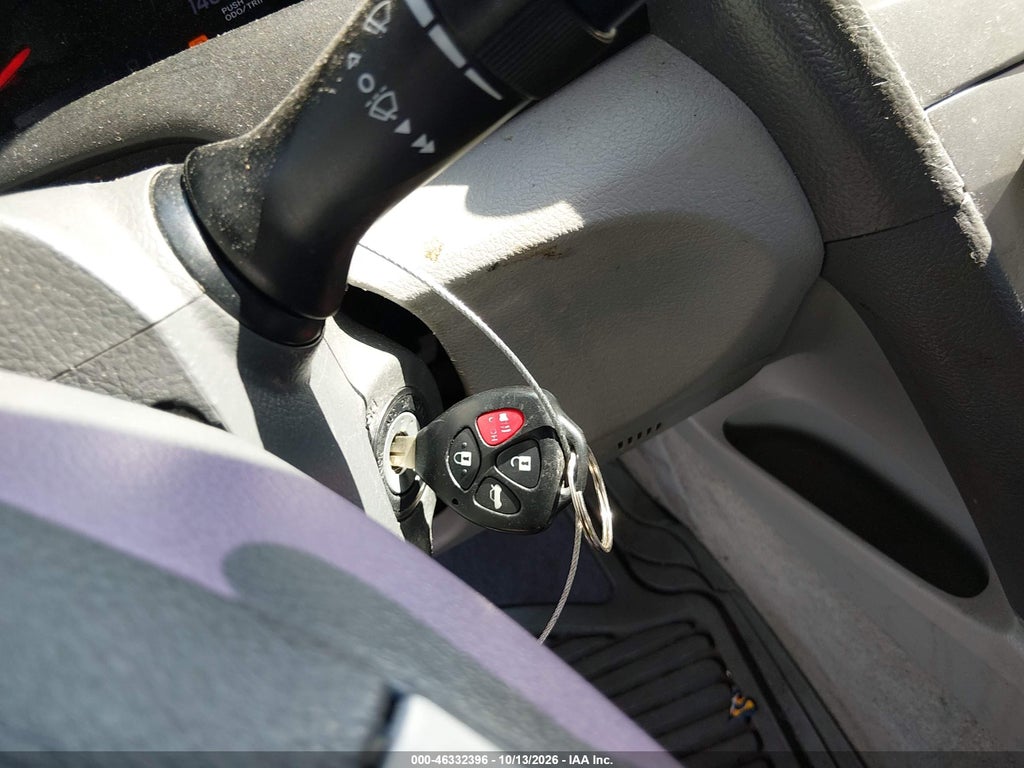 2010 Toyota Camry LE photo 11