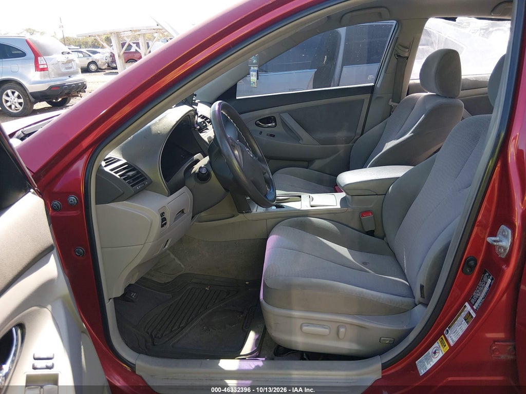 2010 Toyota Camry LE photo 5