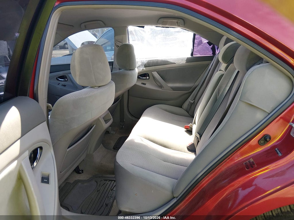 2010 Toyota Camry LE photo 8