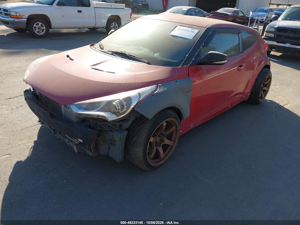 2016 Hyundai Veloster Turbo photo 2