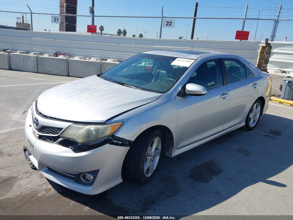 2012 Toyota Camry SE photo 2