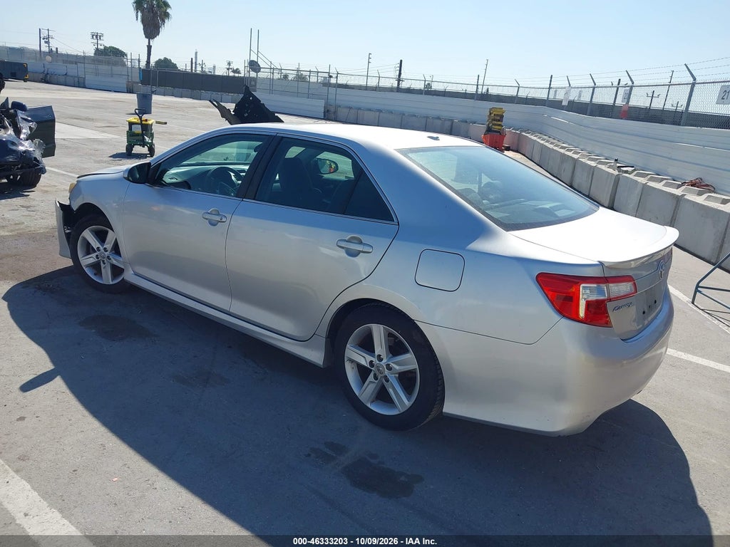 2012 Toyota Camry SE photo 3
