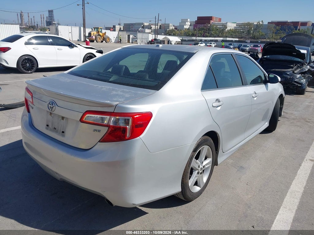 2012 Toyota Camry SE photo 4