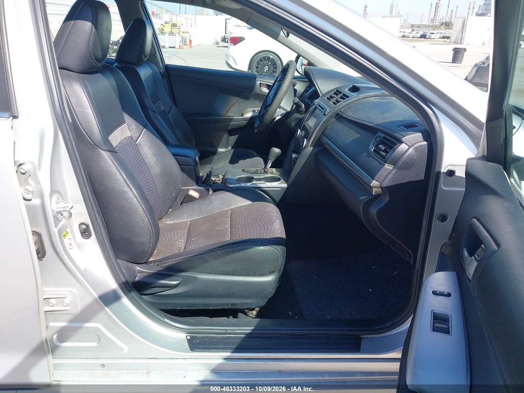 2012 Toyota Camry SE photo 5