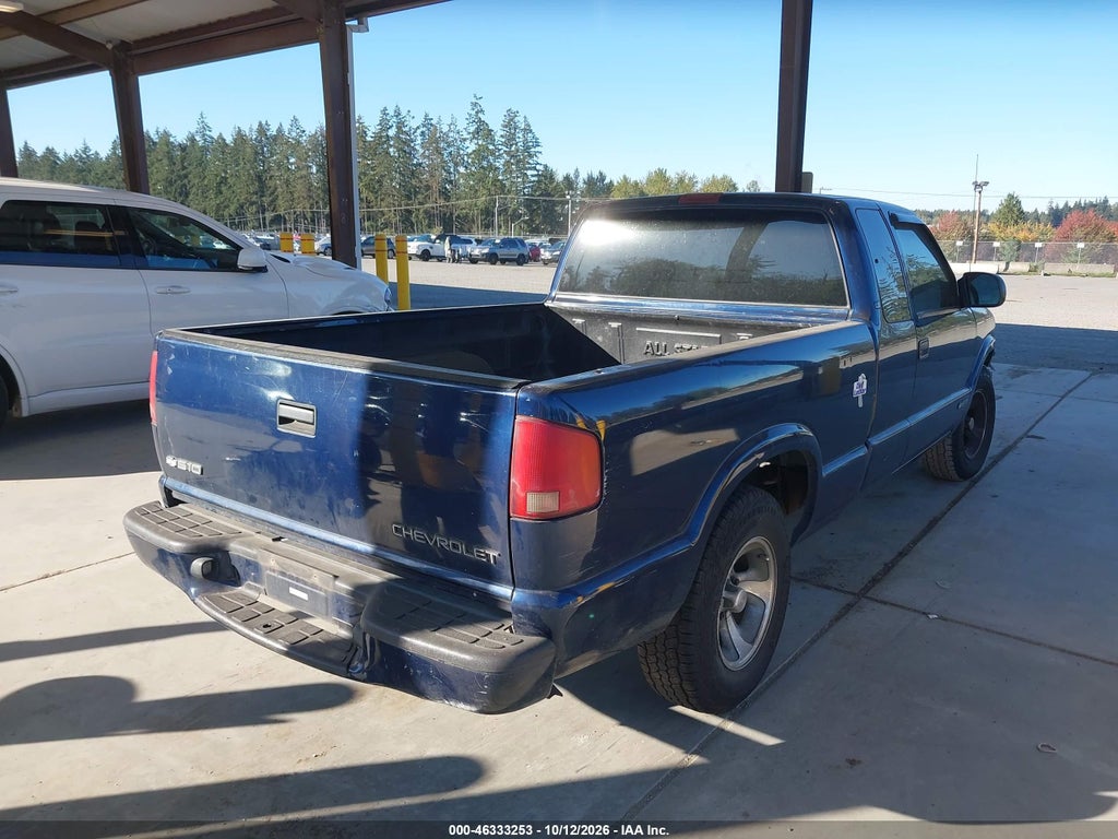 2002 Chevrolet S-10 LS photo 4