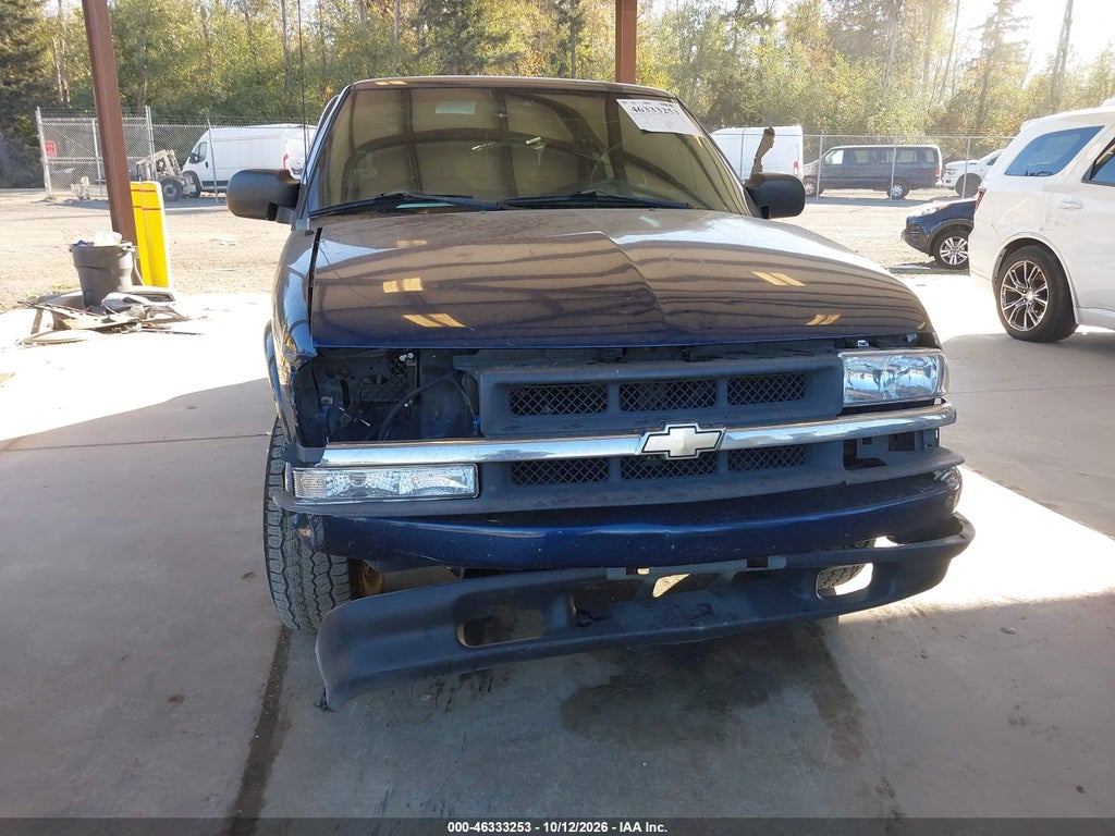 2002 Chevrolet S-10 LS photo 6