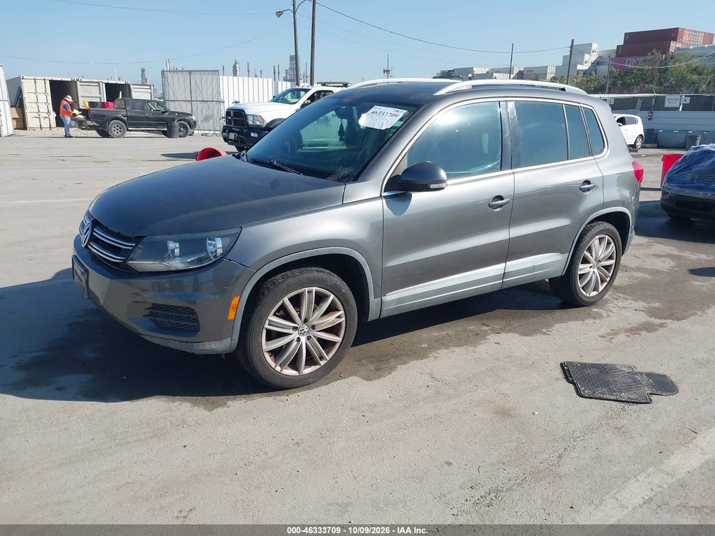 2012 Volkswagen Tiguan SE photo 2