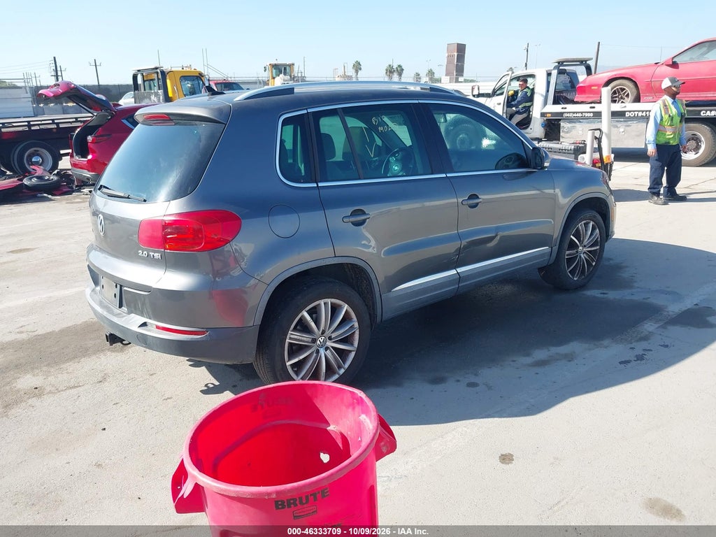 2012 Volkswagen Tiguan SE photo 4
