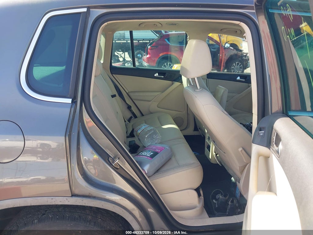 2012 Volkswagen Tiguan SE photo 8