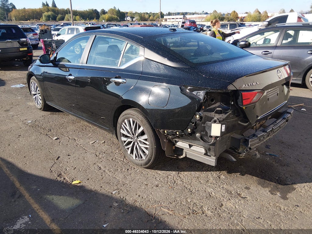 2025 Nissan Altima SV FWD photo 3