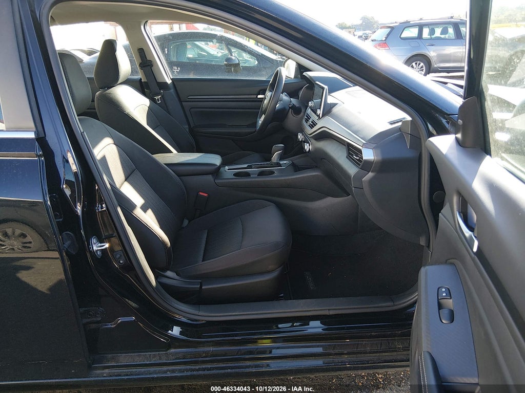 2025 Nissan Altima SV FWD photo 5