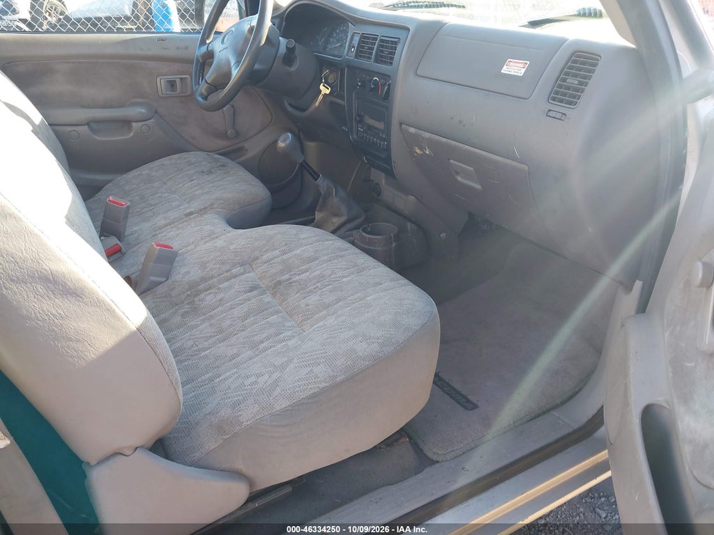 2004 Toyota Tacoma photo 5