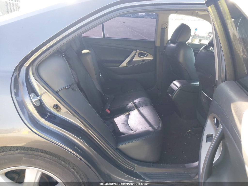 2007 Toyota Camry SE V6 photo 8