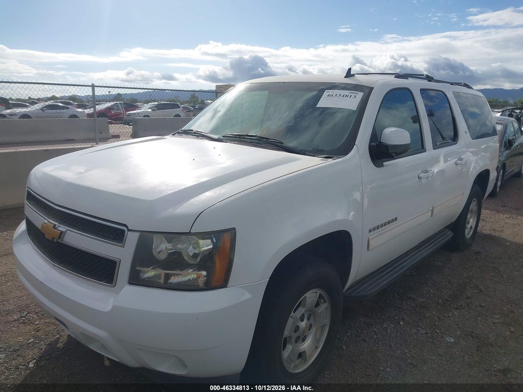2014 Chevrolet Suburban 1500 LT photo 2
