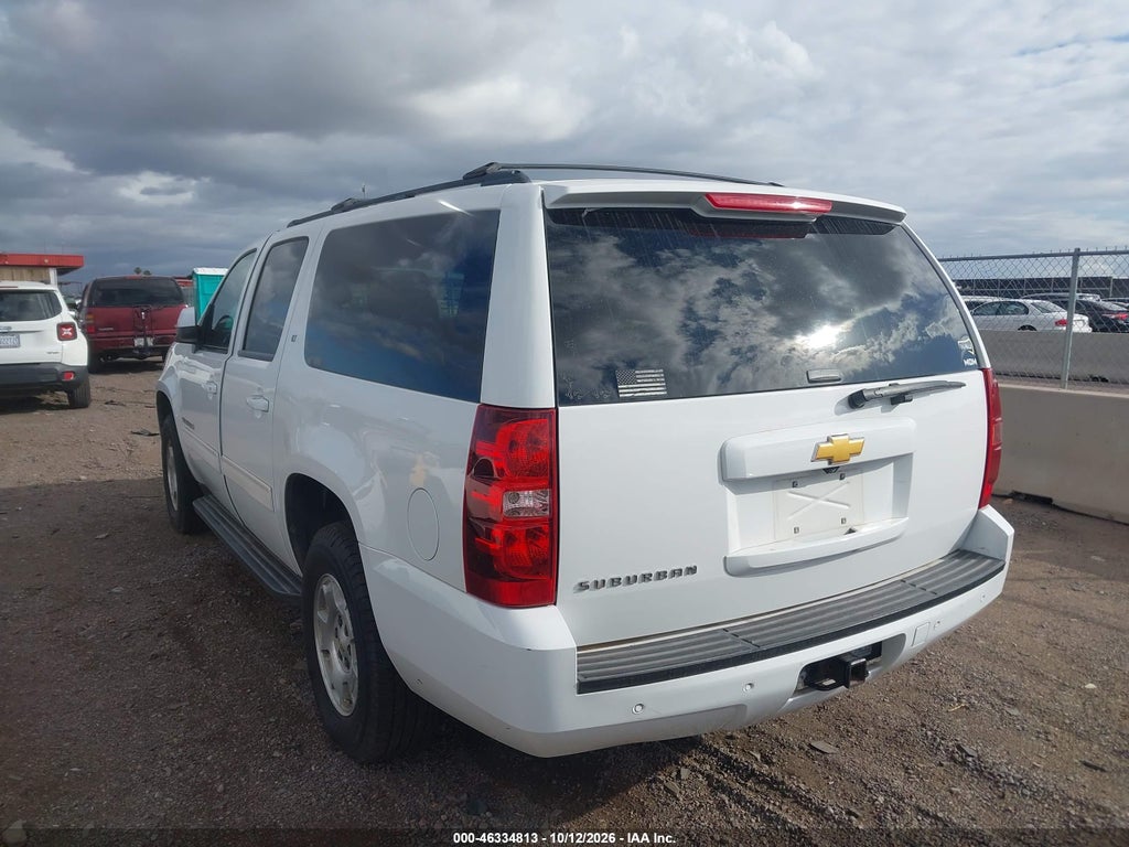 2014 Chevrolet Suburban 1500 LT photo 3