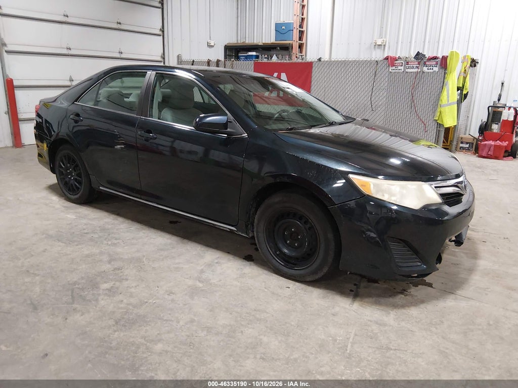 2013 Toyota Camry LE photo 1
