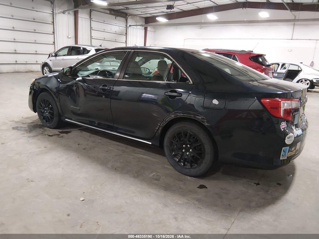 2013 Toyota Camry LE photo 3