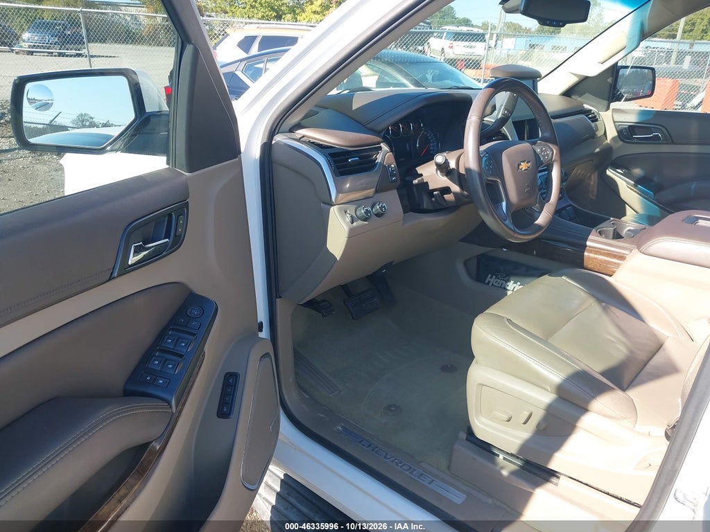 2016 Chevrolet Suburban LT photo 5