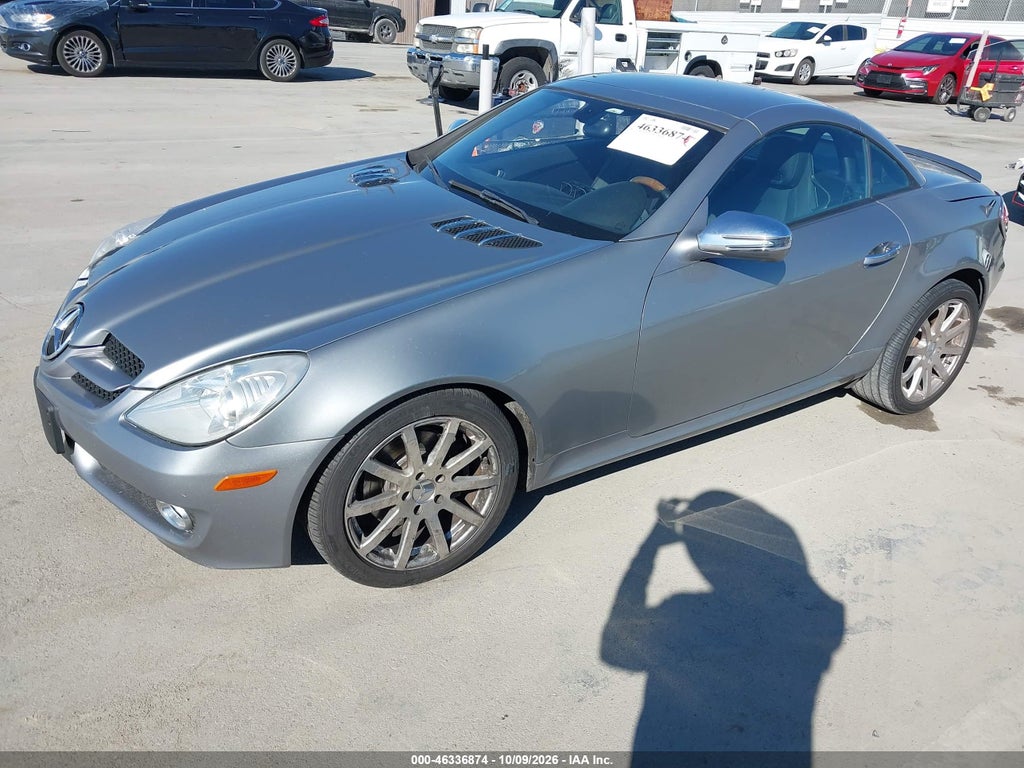 2010 Mercedes-Benz SLK 300 photo 2
