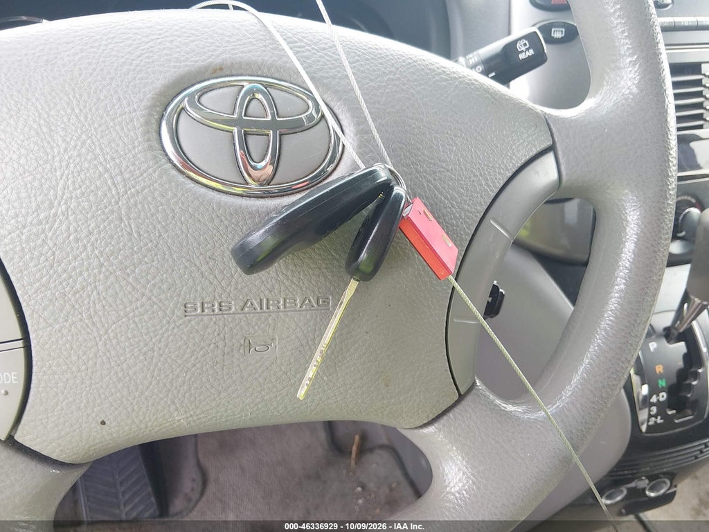 2009 Toyota Sienna LE photo 11