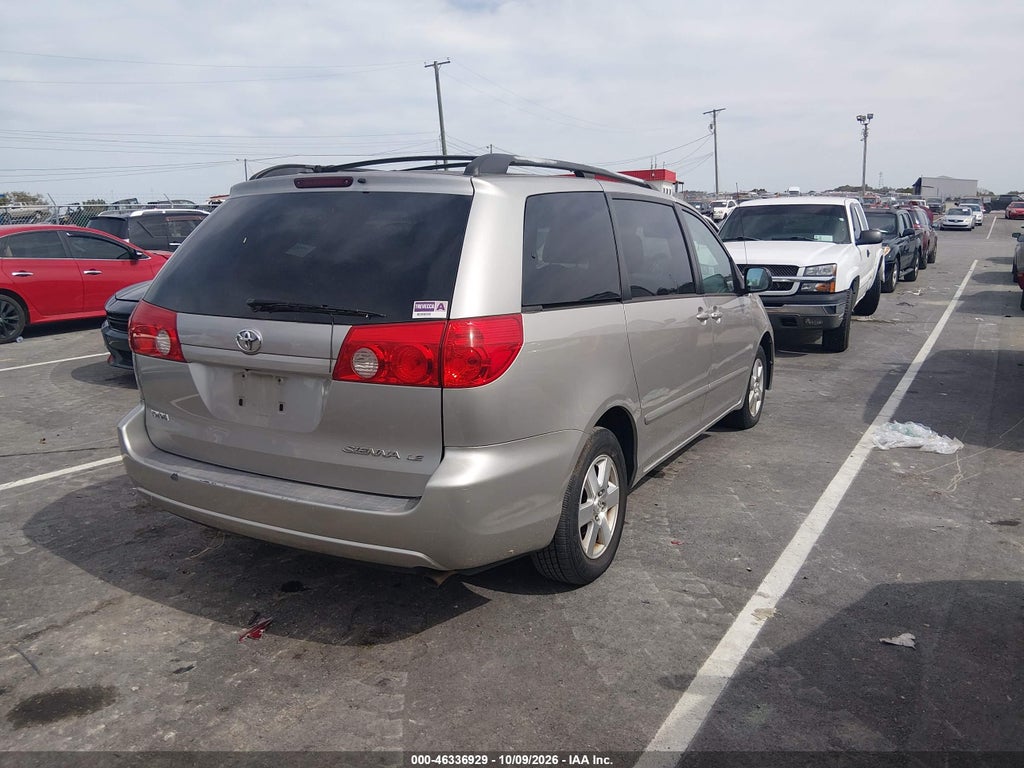 2009 Toyota Sienna LE photo 4