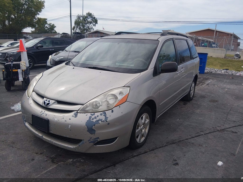 2009 Toyota Sienna LE photo 6