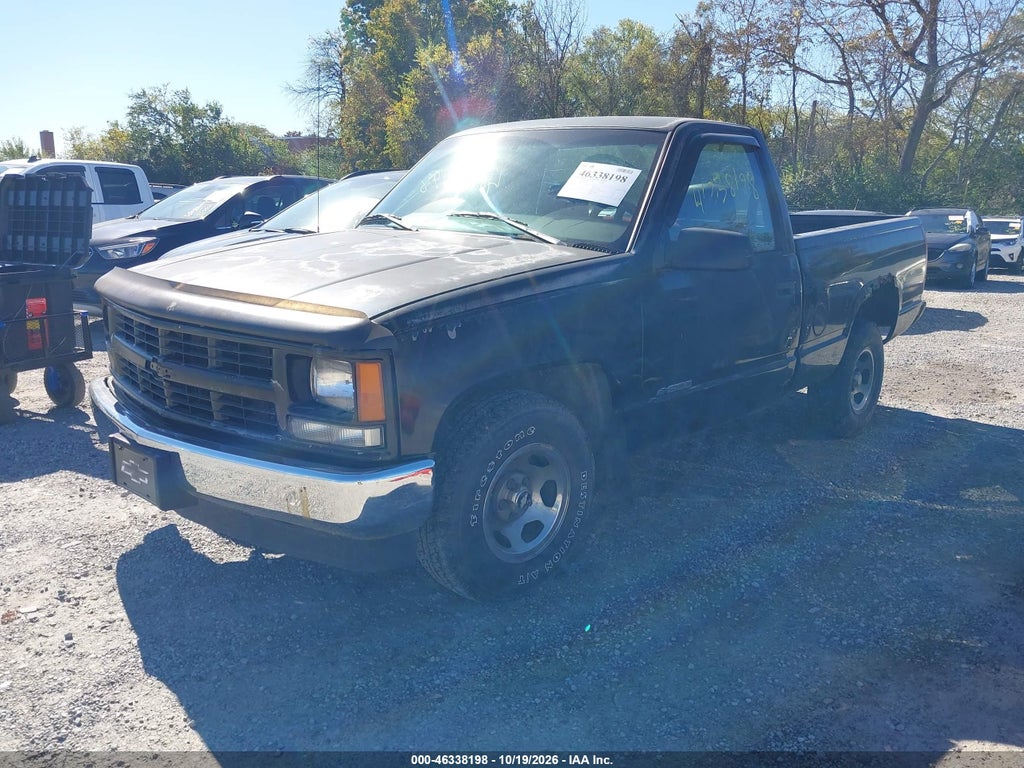 1998 Chevrolet C1500 Fleetside W/T photo 2