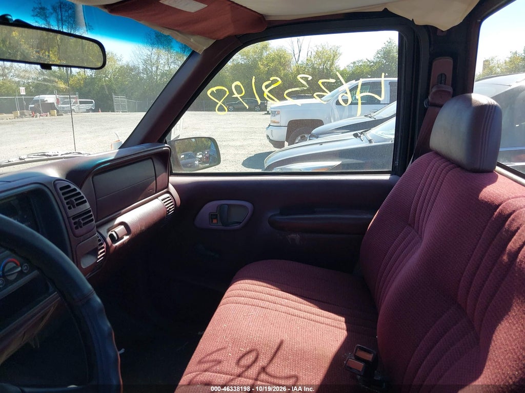 1998 Chevrolet C1500 Fleetside W/T photo 5