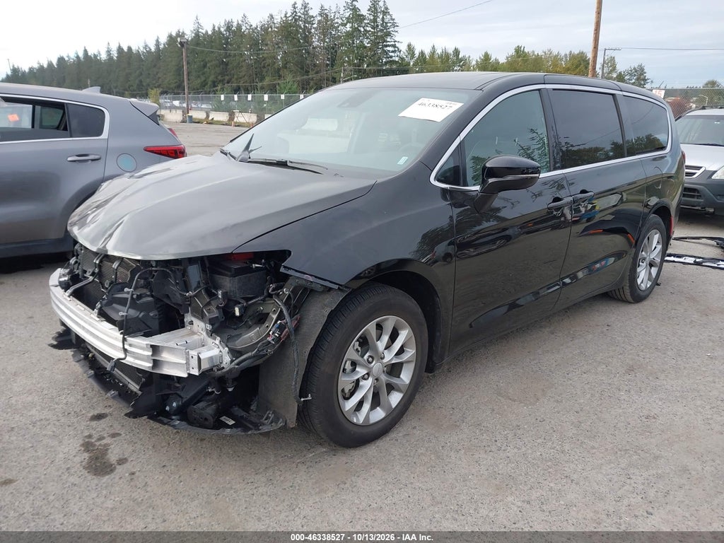 2027 Chrysler Pacifica photo 2