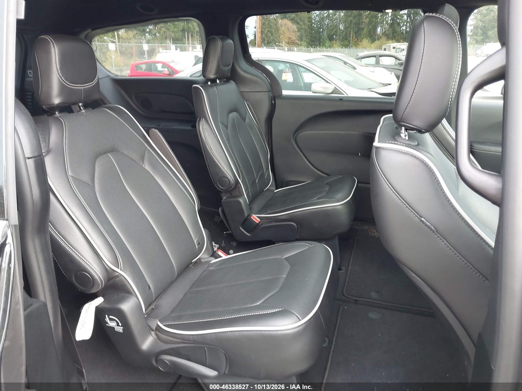 2027 Chrysler Pacifica photo 8
