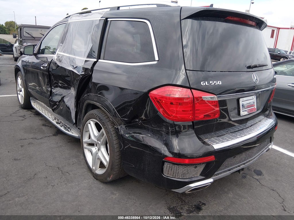 2015 Mercedes-Benz GL 550 4MATIC photo 3