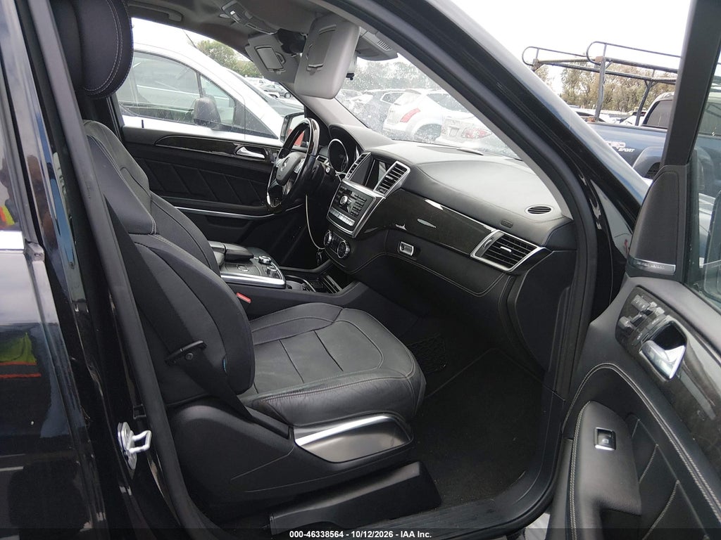 2015 Mercedes-Benz GL 550 4MATIC photo 5