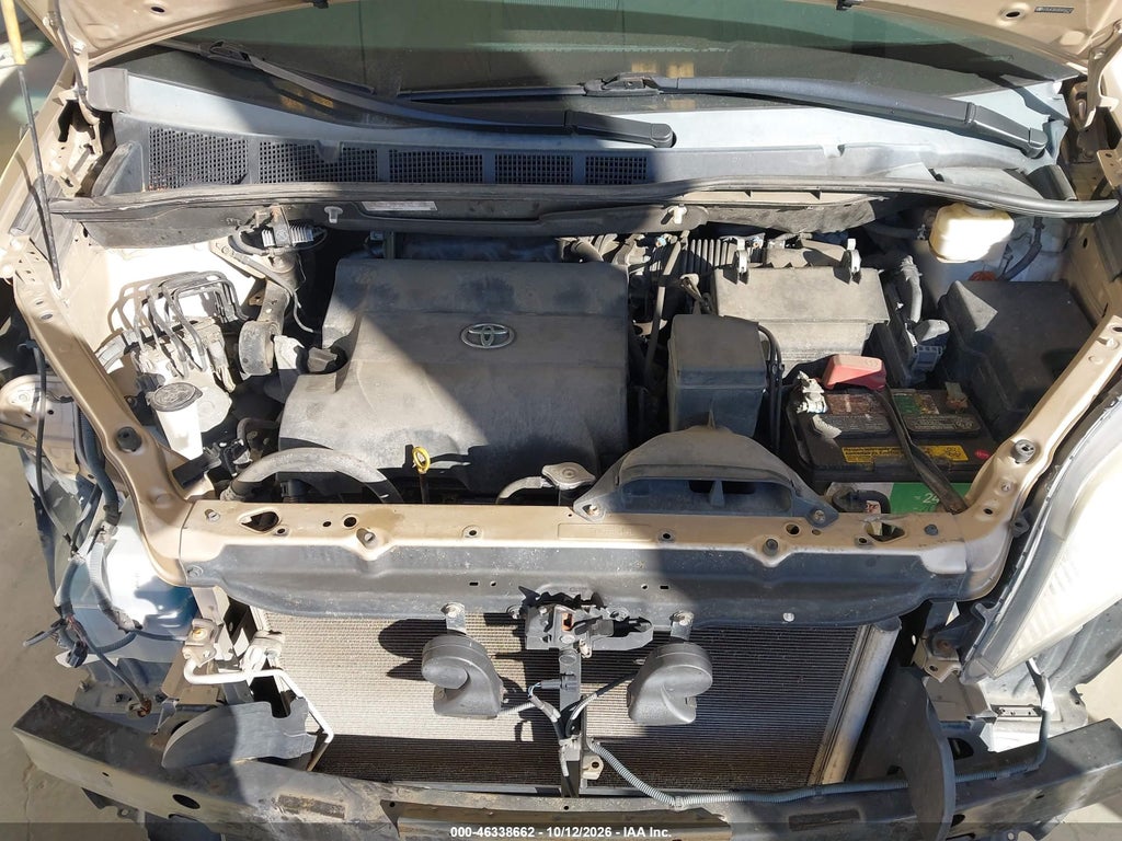 2013 Toyota Sienna LE 7 Passenger photo 10