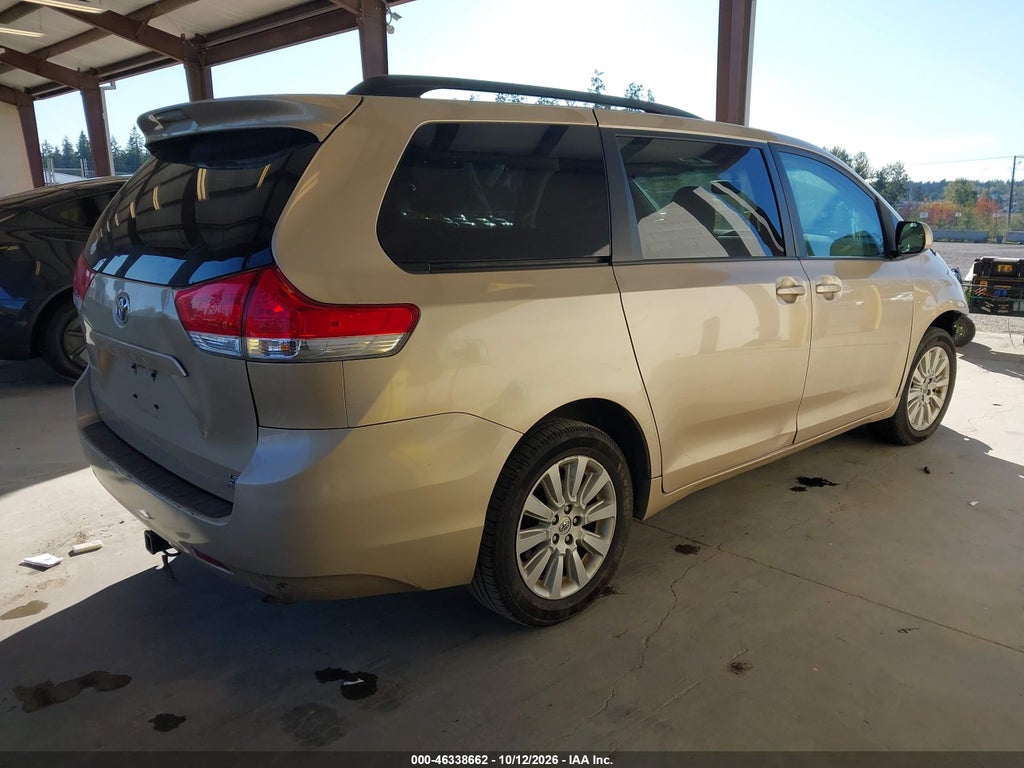 2013 Toyota Sienna LE 7 Passenger photo 4