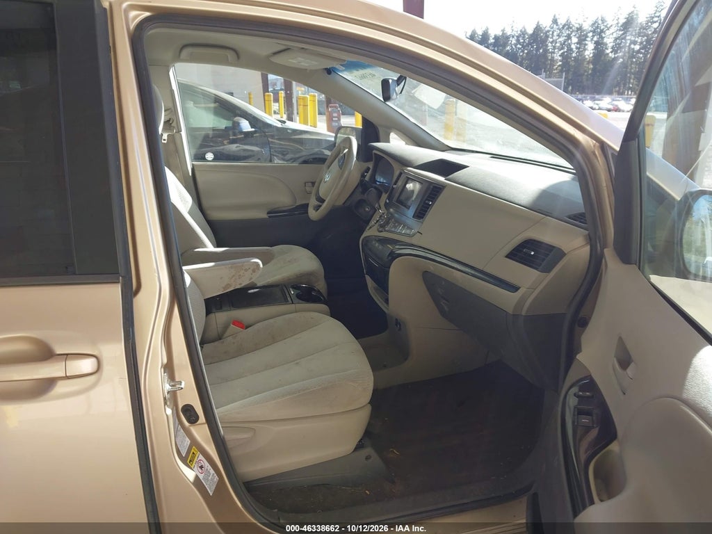 2013 Toyota Sienna LE 7 Passenger photo 5