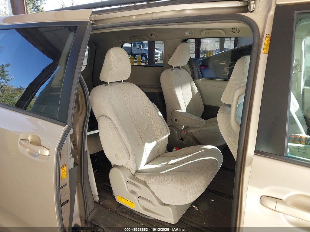 2013 Toyota Sienna LE 7 Passenger photo 8