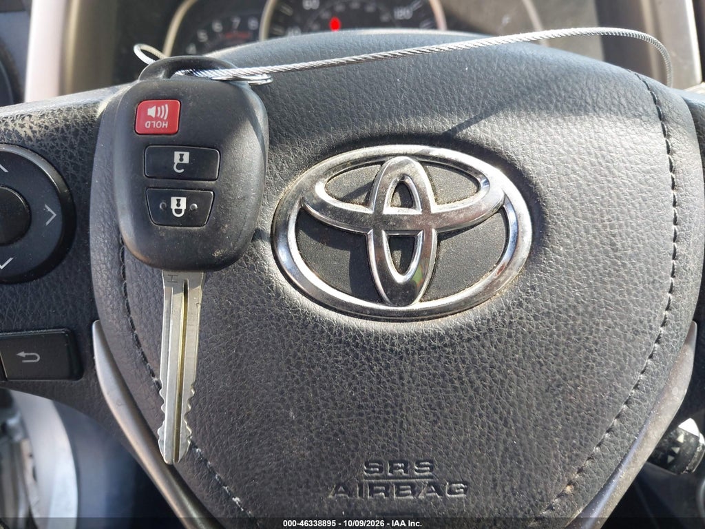 2014 Toyota RAV4 XLE photo 11