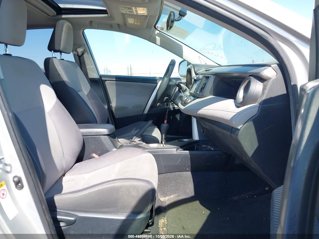 2014 Toyota RAV4 XLE photo 5