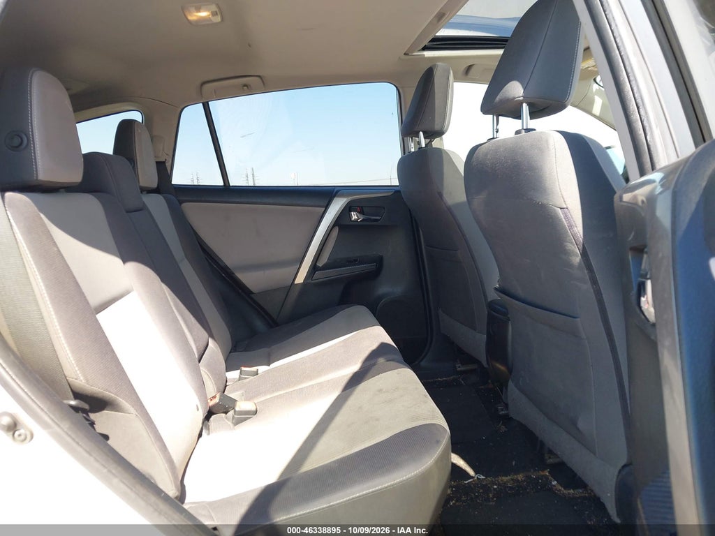 2014 Toyota RAV4 XLE photo 8