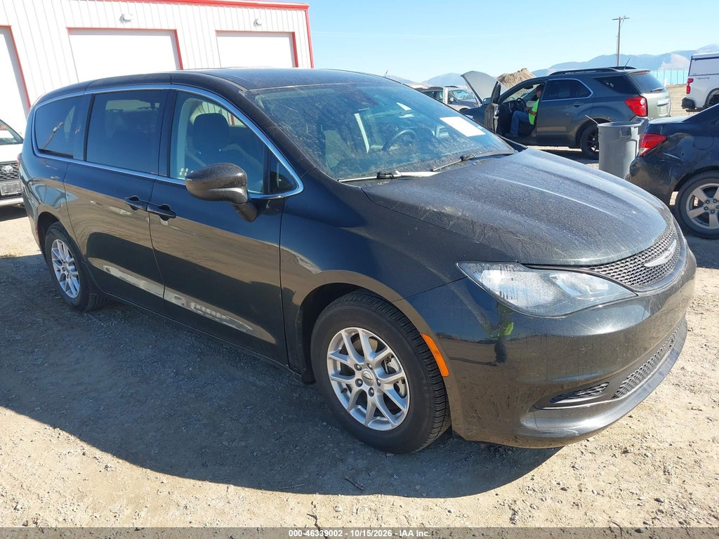 2023 Chrysler Voyager LX photo 1