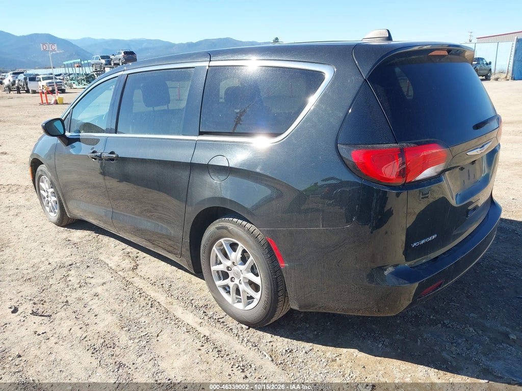 2023 Chrysler Voyager LX photo 3