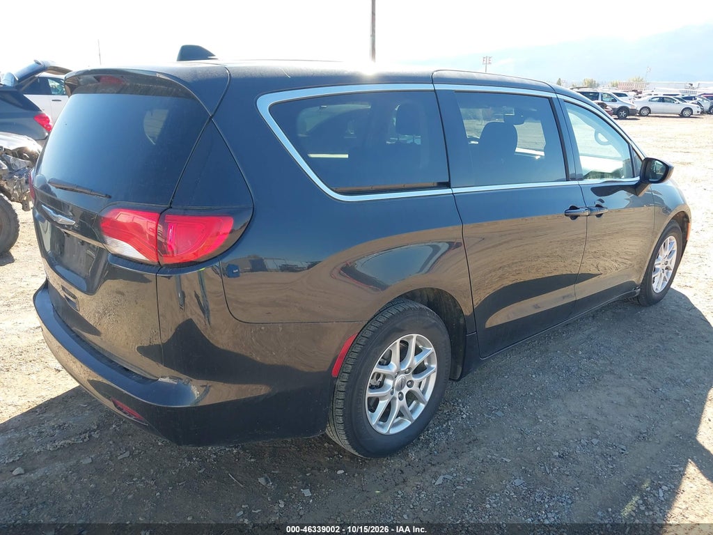 2023 Chrysler Voyager LX photo 4