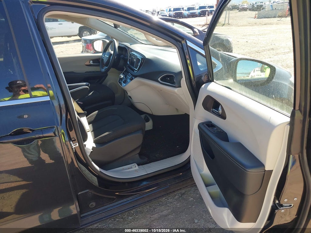 2023 Chrysler Voyager LX photo 5