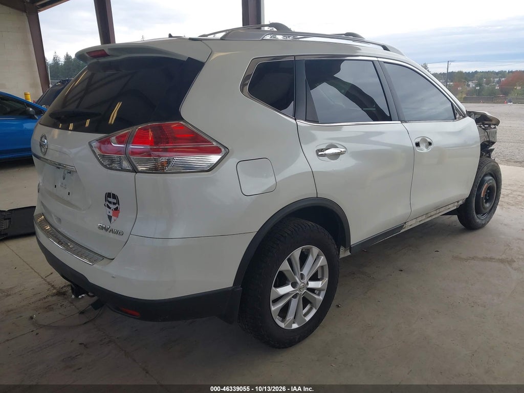 2015 Nissan Rogue SV photo 4