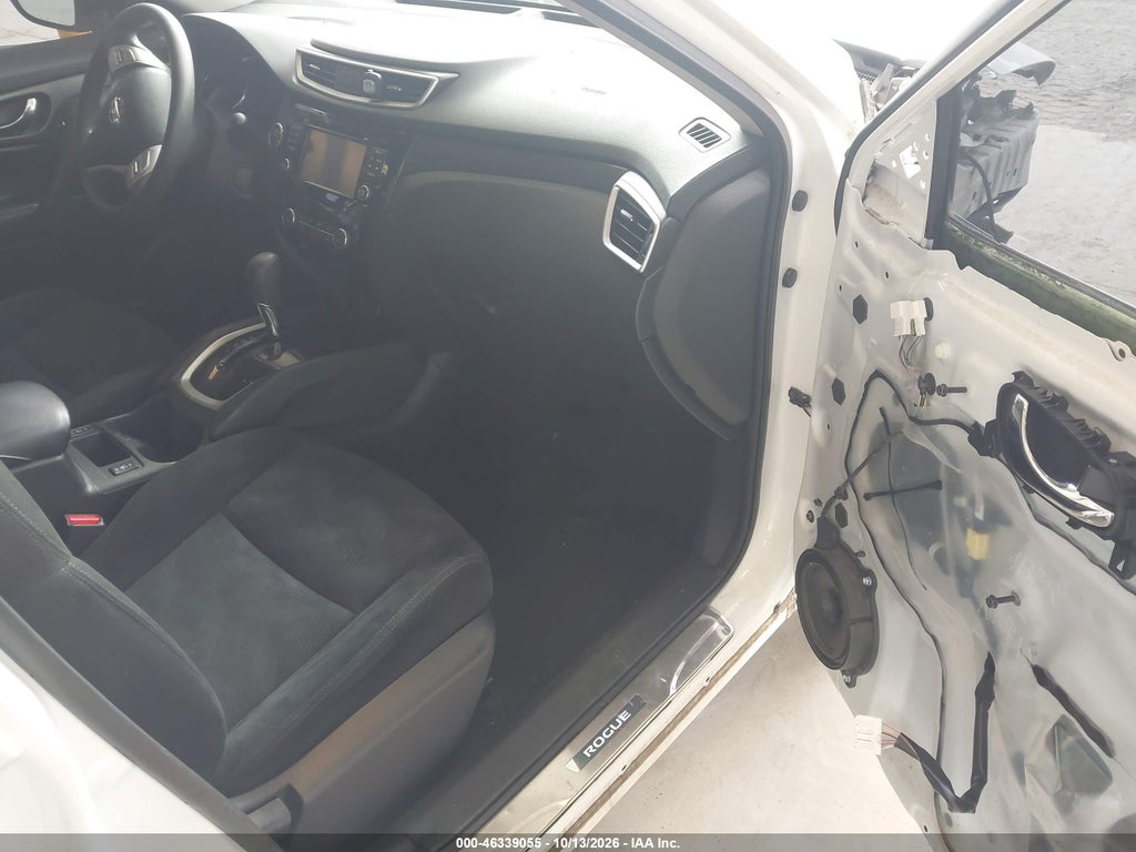 2015 Nissan Rogue SV photo 5