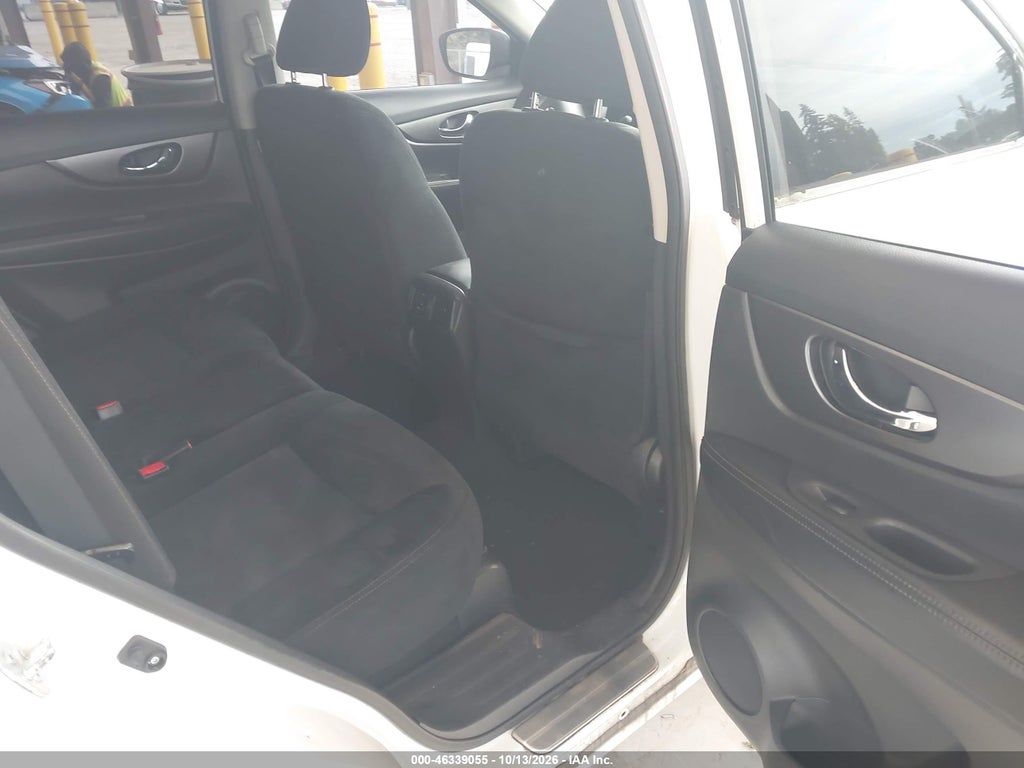2015 Nissan Rogue SV photo 8