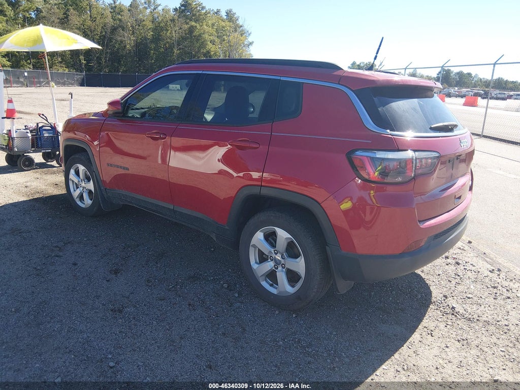 2018 Jeep Compass Latitude FWD photo 3