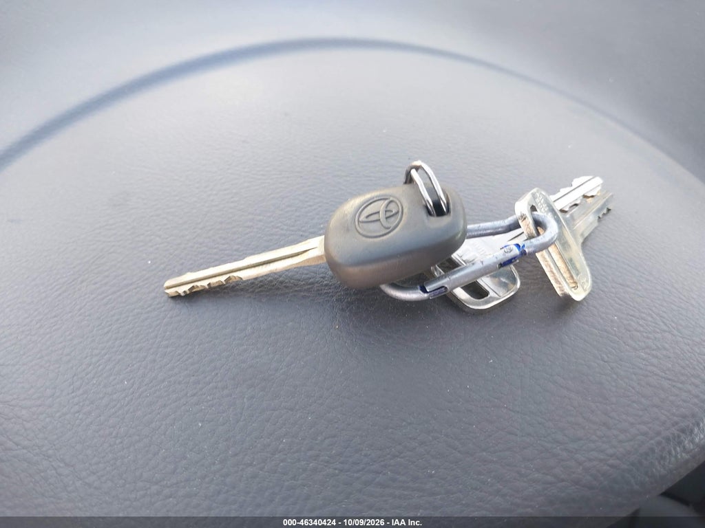 2004 Toyota Sienna XLE photo 11