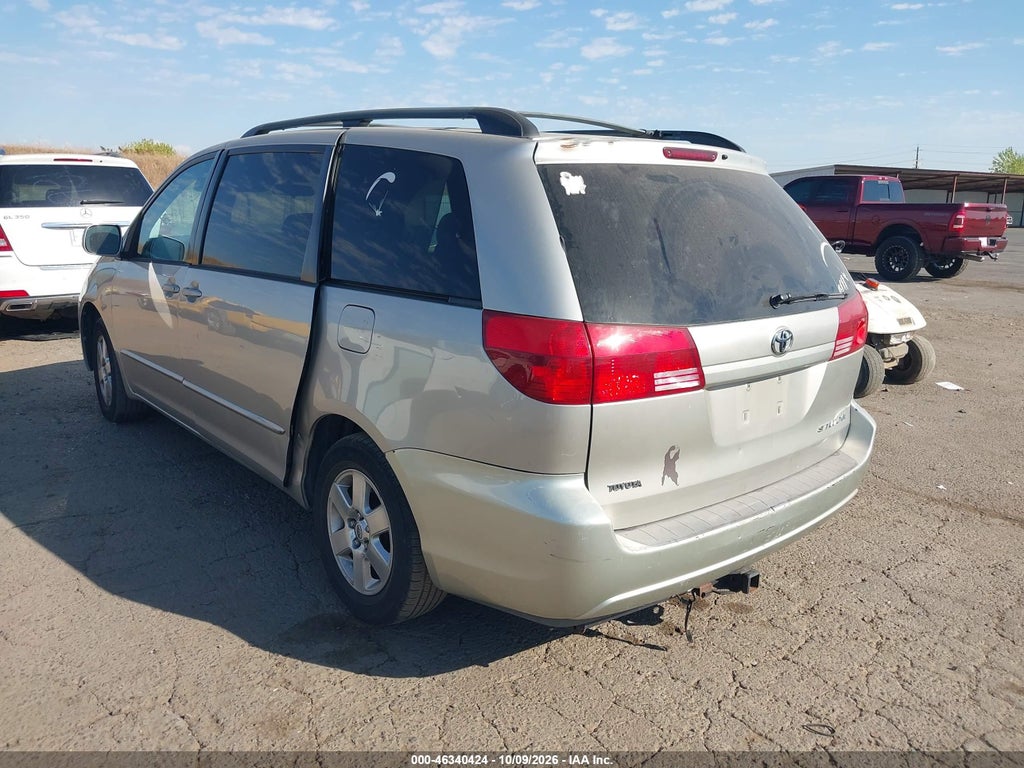 2004 Toyota Sienna XLE photo 3
