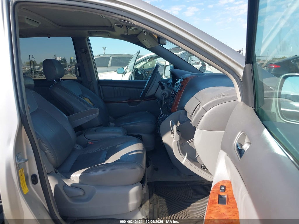 2004 Toyota Sienna XLE photo 5